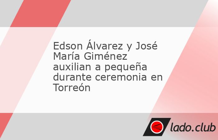 De la redacciónEl Buen Tono Torreón.- Un momento inesperado pero conmovedor se vivió antes del inicio del partido entre México y Uruguay, cuando una niña en muletas, participante del acto protoco